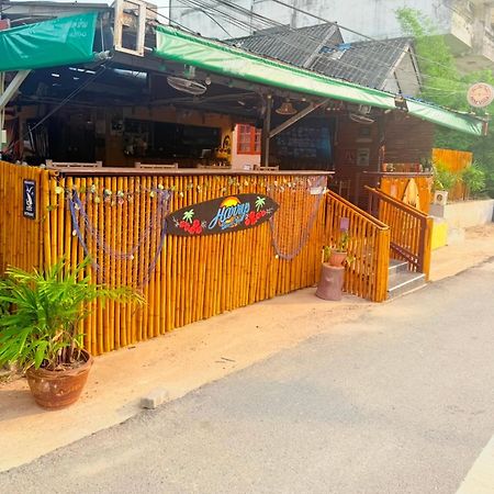 Harry'S Beach Club Ban Phe Bagian luar foto