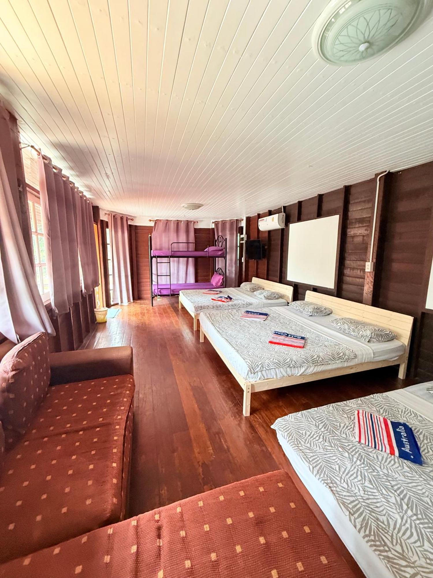Harry'S Beach Club Ban Phe Bagian luar foto